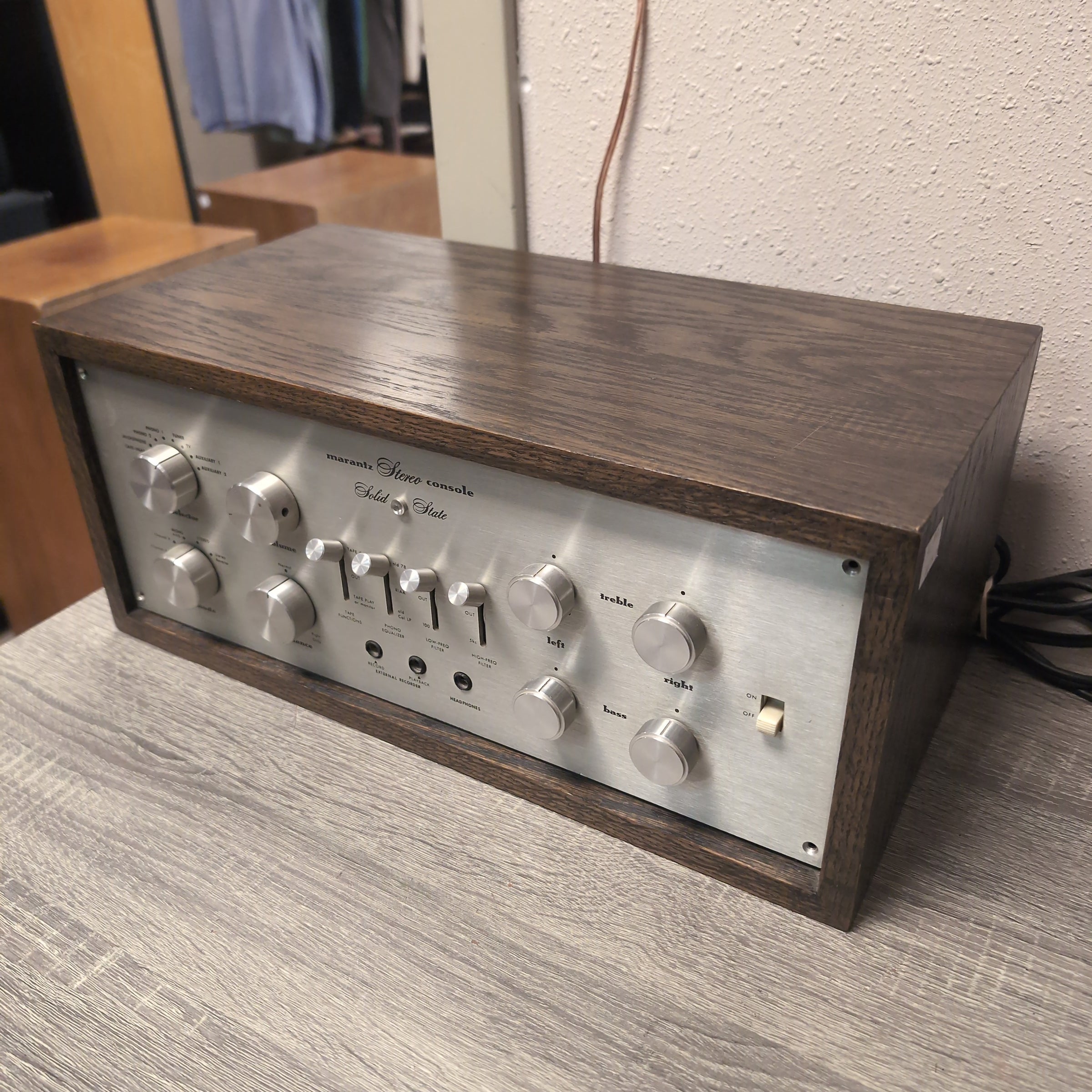 McIntosh C28 Stereophonic Preamplifier | Turntables & Trails