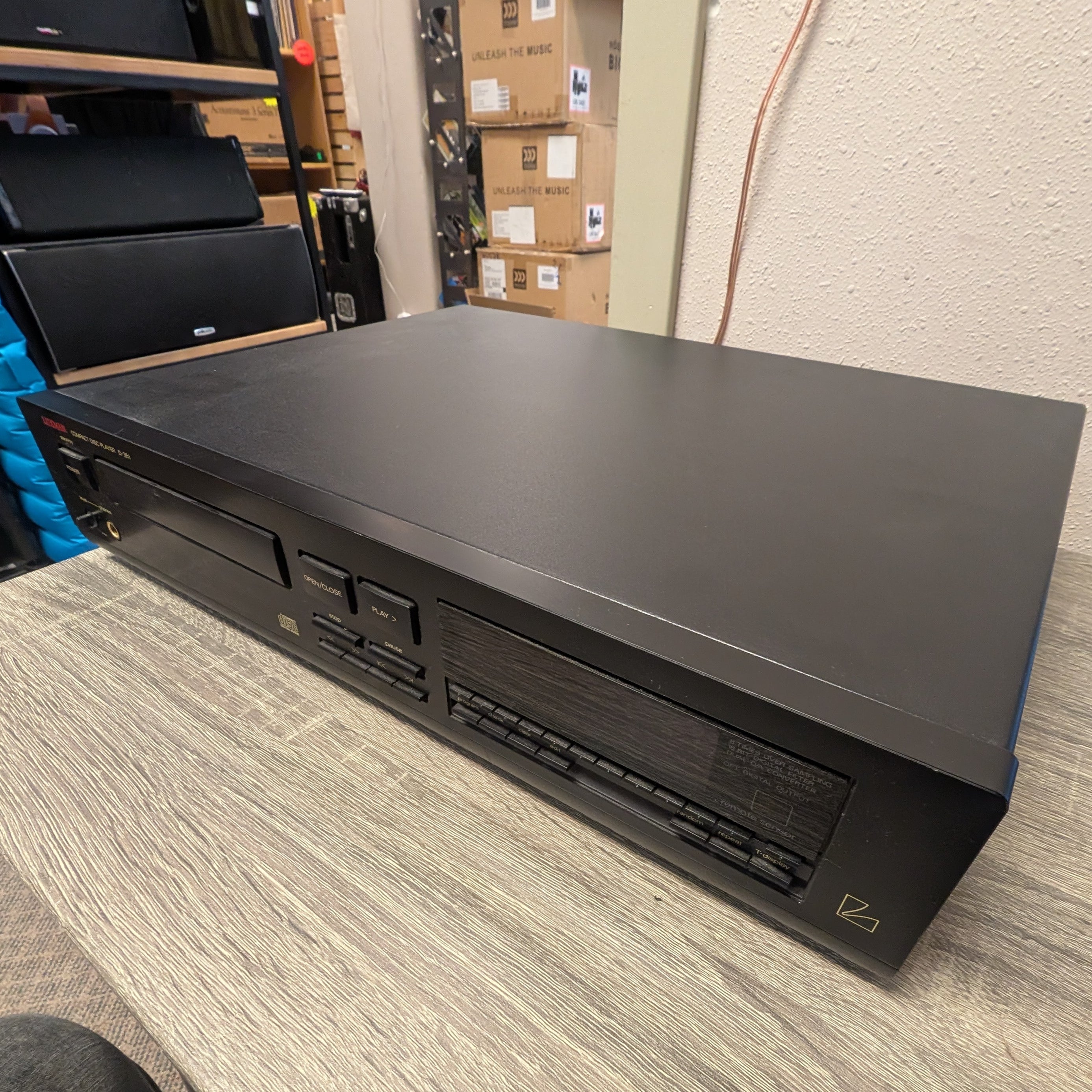 Luxman D-351 CD Player | Turntables & Trails