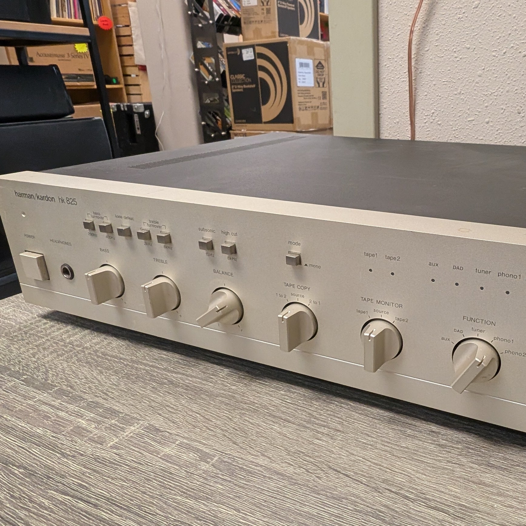 Harman/Kardon HK 825 Preamplifier | Turntables & Trails